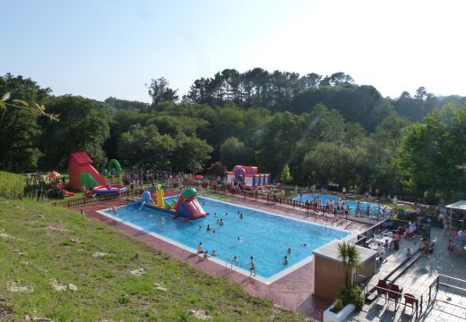 O Concello de Frades saca a licitación por máis de 100.000 euros as obras de reparación da piscina municipal